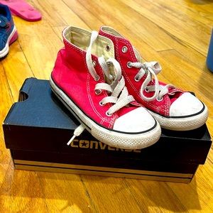 Girls converse sneaker